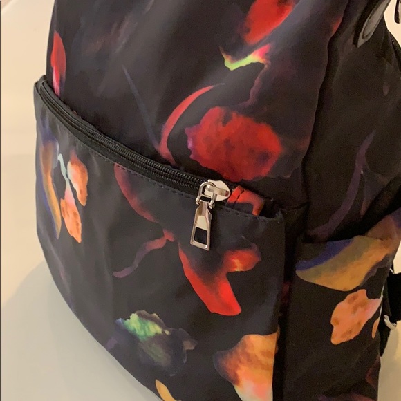 Floral backpack - Picture 7 of 9
